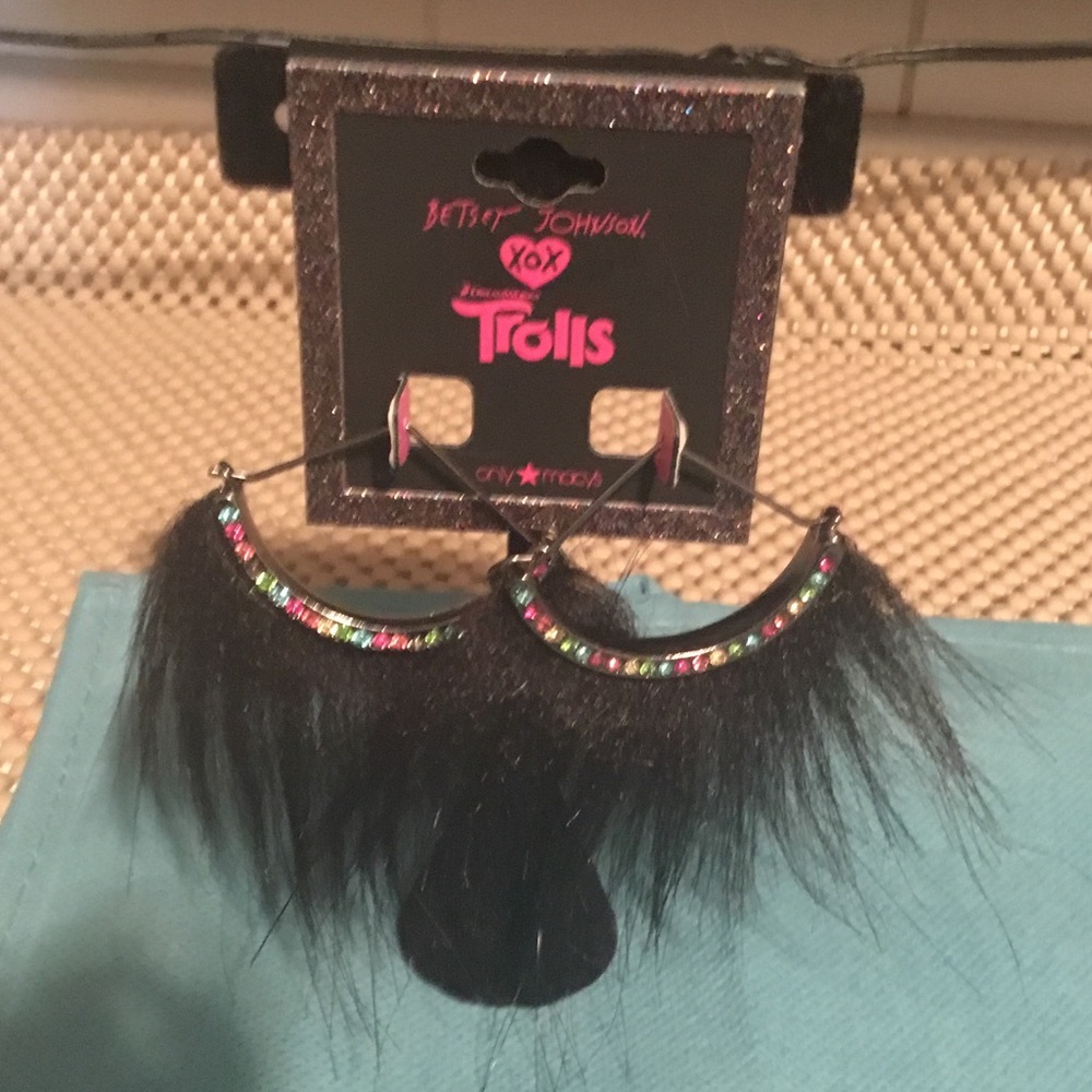 💕$29 SALE Betsey Johnson black troll earrings.